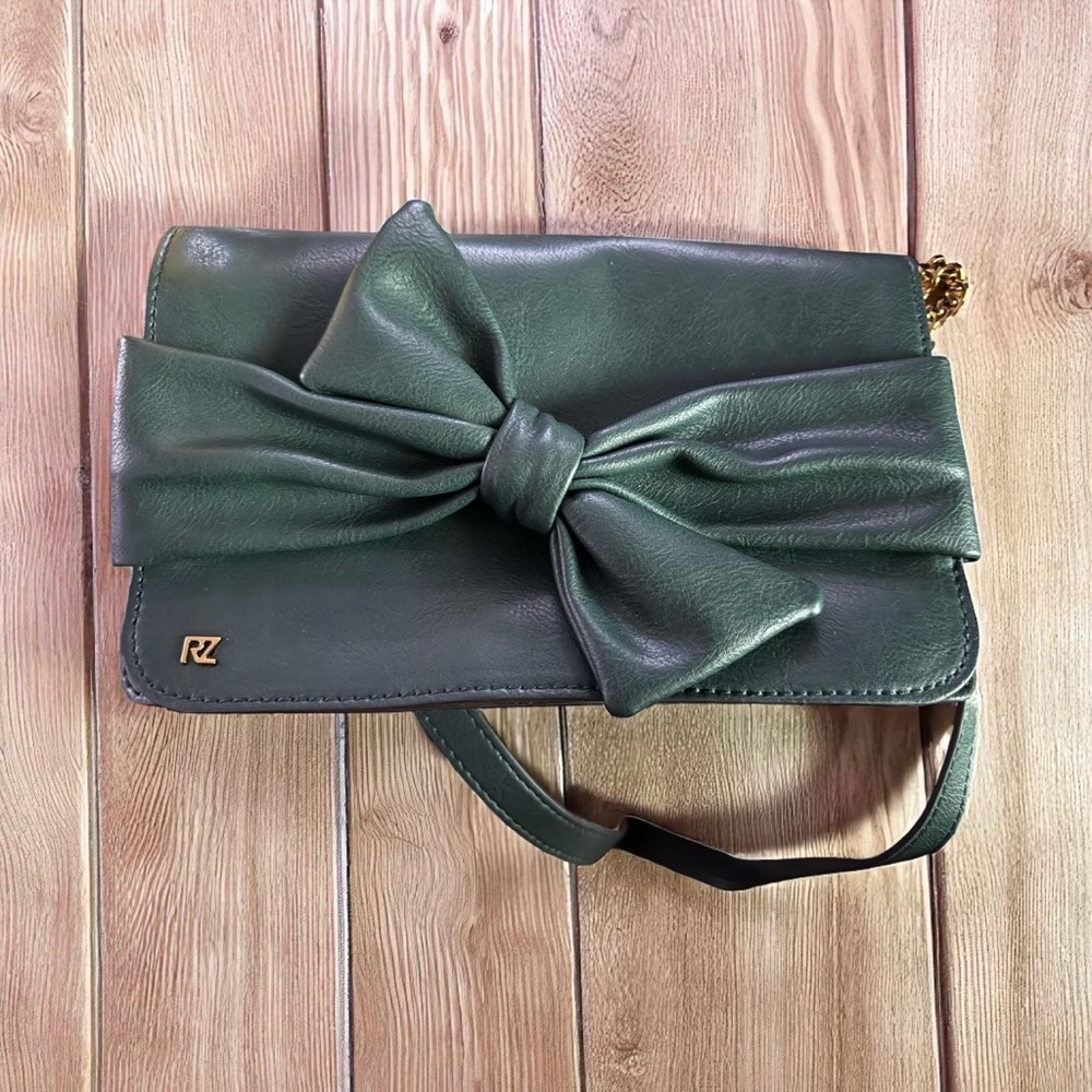 Elegant Forrest Green Bow Women's Clutch